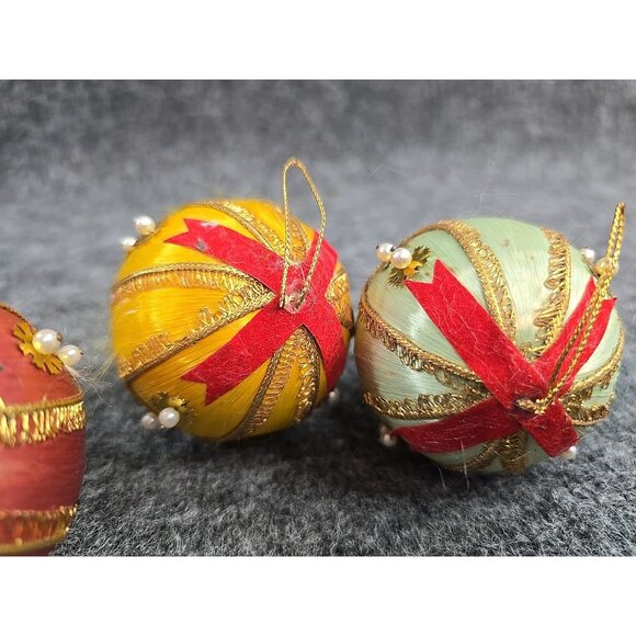 (3) Vintage Christmas Ornaments Push Pin Pink Yellow Green Tree Santa - Picture 8 of 8
